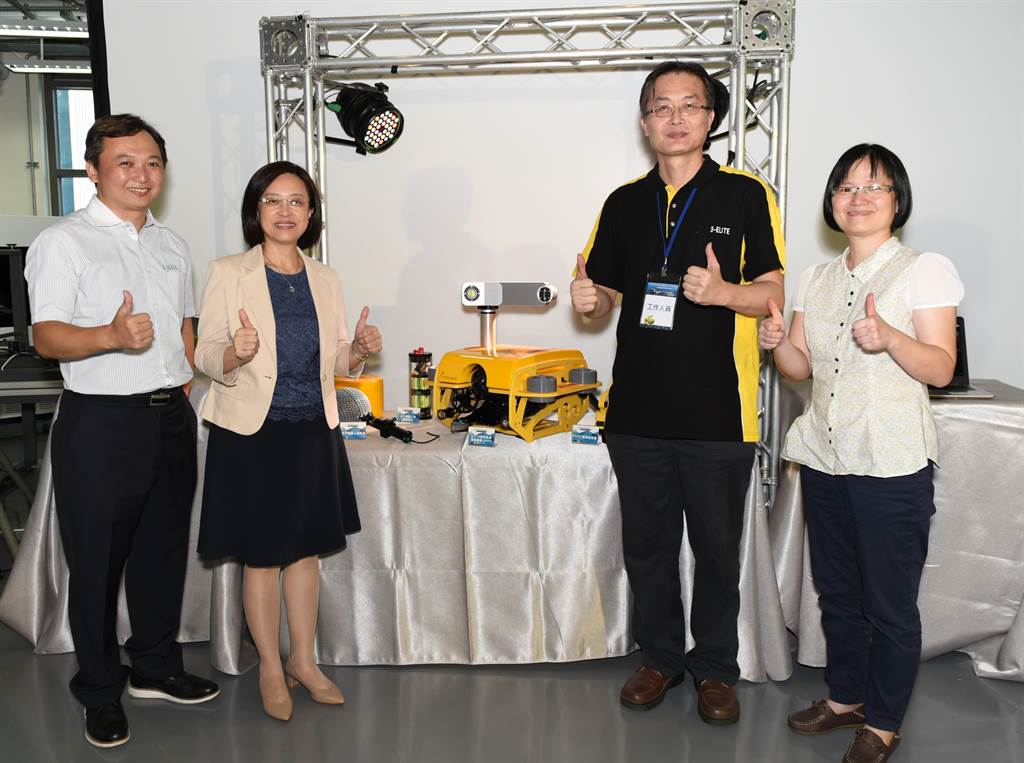 中科鏈結三易電子，開啟水下地圖，打造AI新藍圖。（盧金足翻攝） 